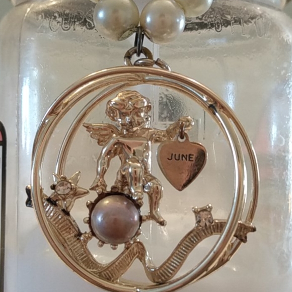 Pearl and Angel Bracelet - Picture 3 of 5